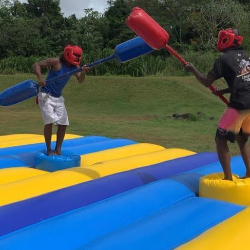 GLADIATEURS – Location Martinique : Jeu d'équilibre sur tapis gonflable pour enfants dès 10 ans et adultes (env. 6 x 8 m.) / FORFAIT DE 4H