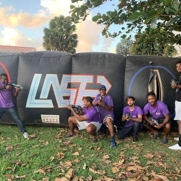LASER GAME – Location Martinique : Labyrinthe gonflable de laser game de 7 à 77 ans (env. 9,5 x 9,5 x ht 3,5 m.) / FORFAIT DE 4H