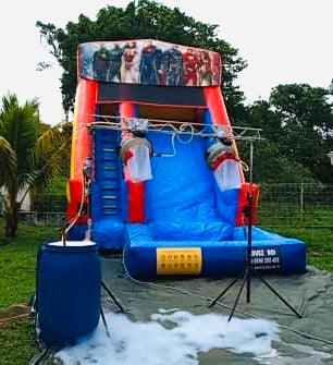 Pack "Jeux d'eau" avec 1 toboggan immense pour les 4 à 12 ans et 2 machines à mousse pour 4 à 77 ans/ FORFAIT DE 4H