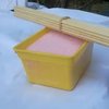 Lot de 1 kg de préparation sucrée aromatisée pour barbes à papa avec 20 bâtons/ à récupérer et à restituer dans nos locaux jour J entre 8h et 9h (sauf si livraison avec jeu gonflable) / PÉRIODE HAUTE