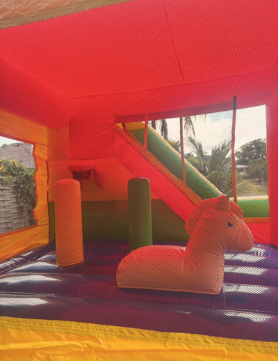 CHATEAU GONFLABLE AVEC TOBOGGAN EXTERIEUR/ FORFAIT DE 4H