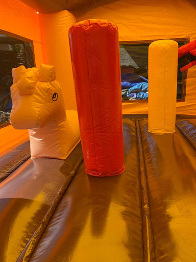 Château enchanté : jeu pour enfants jusqu'à 10 ans ( env. 5 x 5,5 x ht 4.5 m.)/ FORFAIT DE 4H