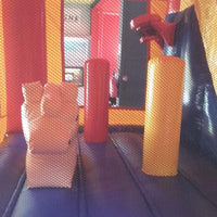 HAPPY ANNIVERSAIRE – Location Martinique : Château gonflable avec toboggan pour enfants jusqu'à 10 ans (env. 5 x 5,5 x ht 4,5 m.) / FORFAIT DE 4H