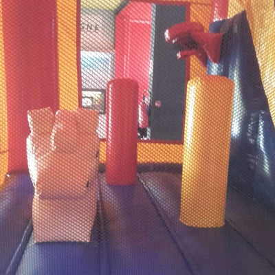 CHATEAU GONFLABLE AVEC TOBOGGAN INTERIEUR/ FORFAIT DE 4H PÉRIODE HAUTE