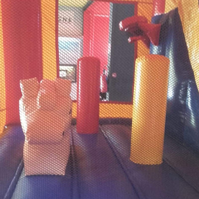 CHATEAU GONFLABLE AVEC TOBOGGAN INTERIEUR/ FORFAIT DE 4H